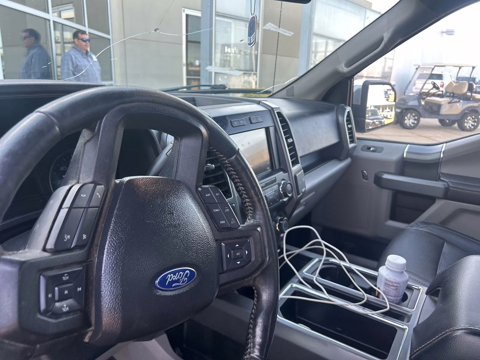 2019 Oxford White Ford F-150 XLT 4X4 Truck