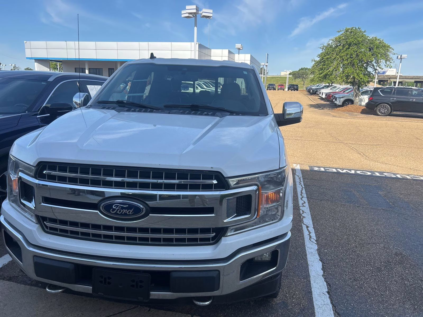 2019 Oxford White Ford F-150 XLT 4X4 Truck