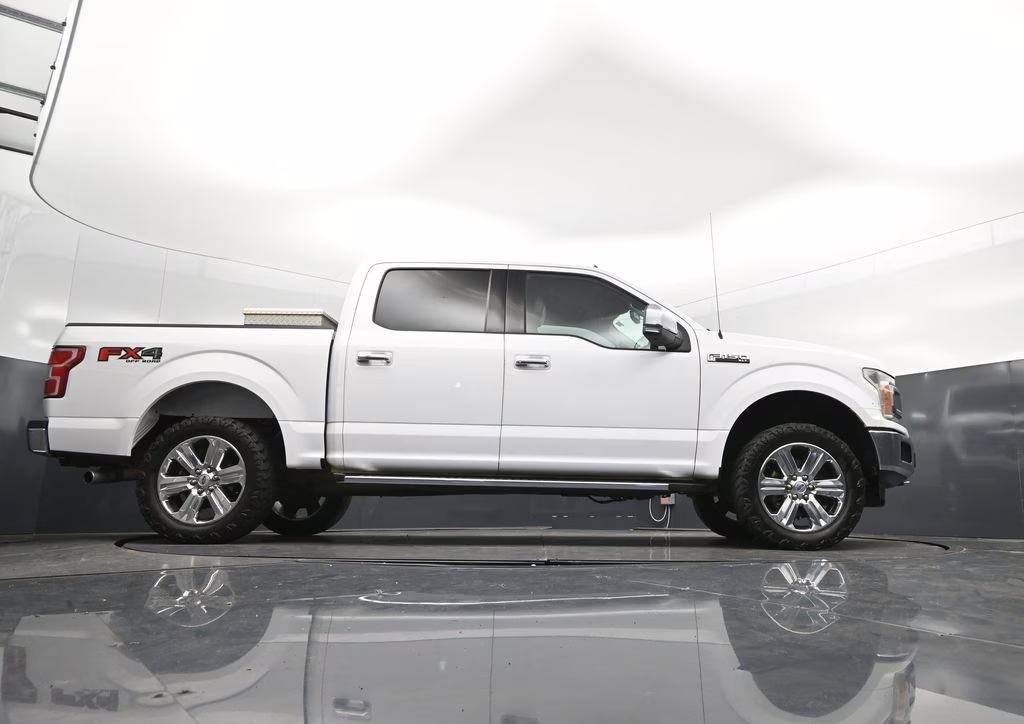 2019 Oxford White Ford F-150 XLT 4X4 Truck