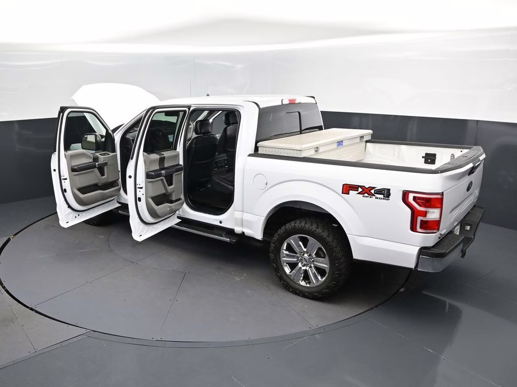 2019 Oxford White Ford F-150 XLT 4X4 Truck