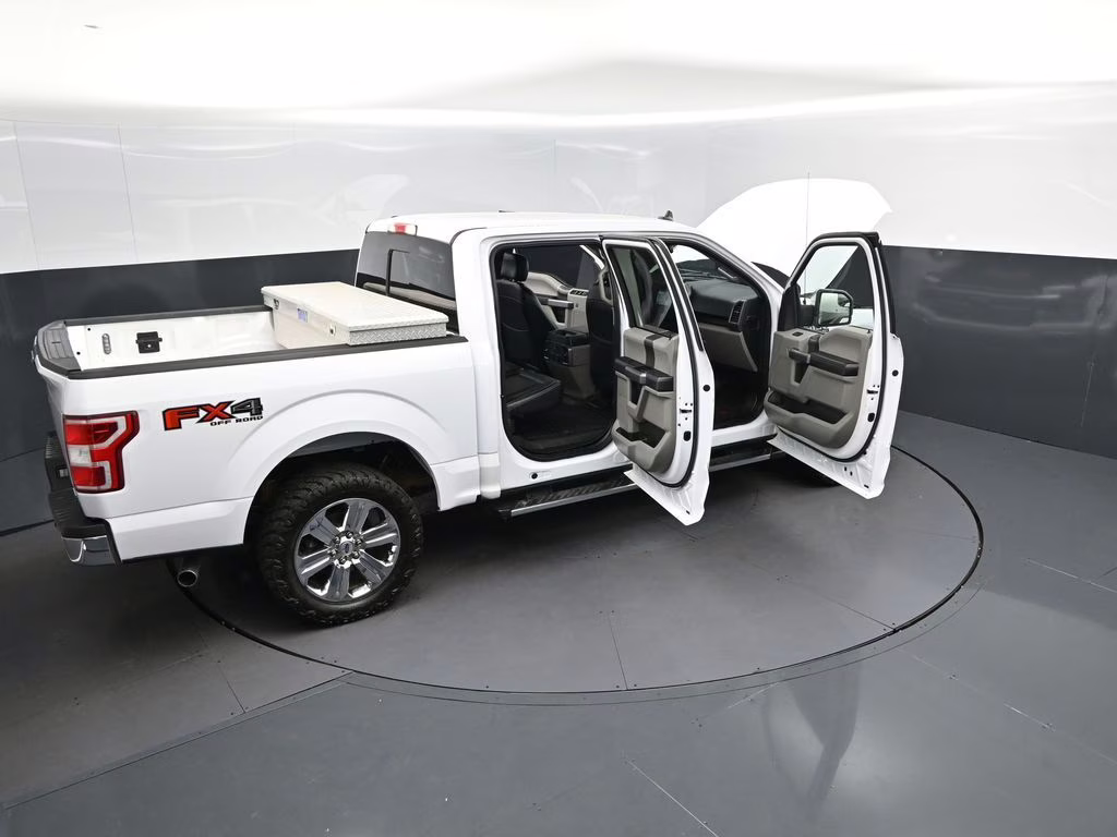 2019 Oxford White Ford F-150 XLT 4X4 Truck