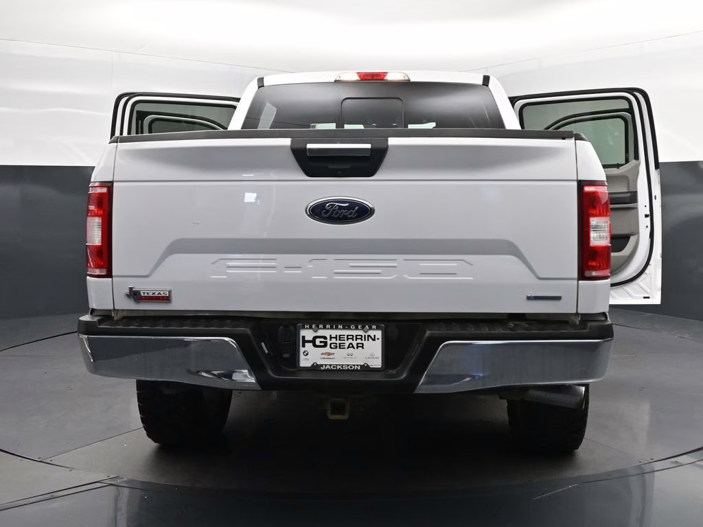 2019 Oxford White Ford F-150 XLT 4X4 Truck