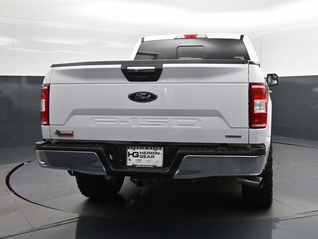 2019 Oxford White Ford F-150 XLT 4X4 Truck