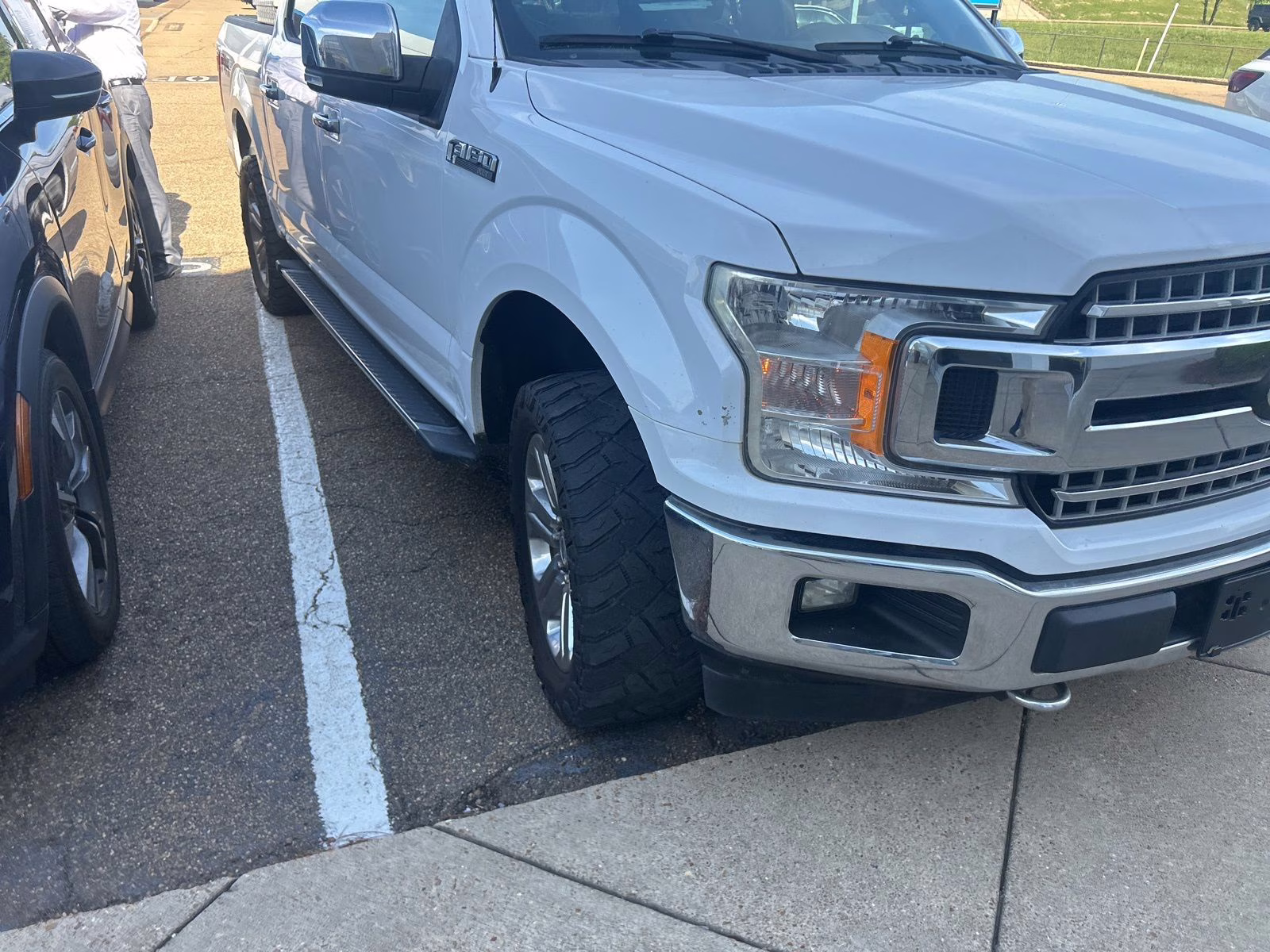 2019 Oxford White Ford F-150 XLT 4X4 Truck