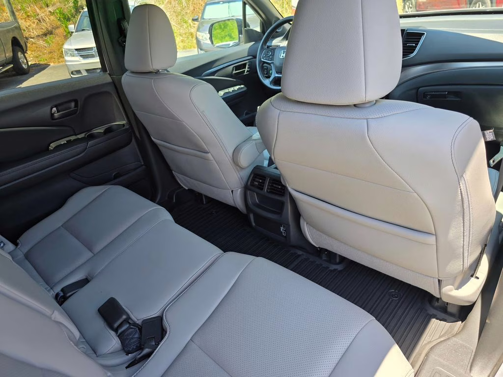2023 Lunar Silver Metallic Honda Passport EX-L AWD SUV