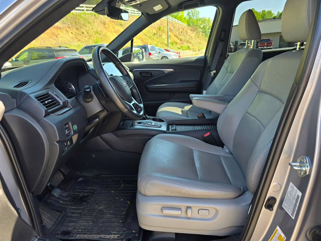 2023 Lunar Silver Metallic Honda Passport EX-L AWD SUV