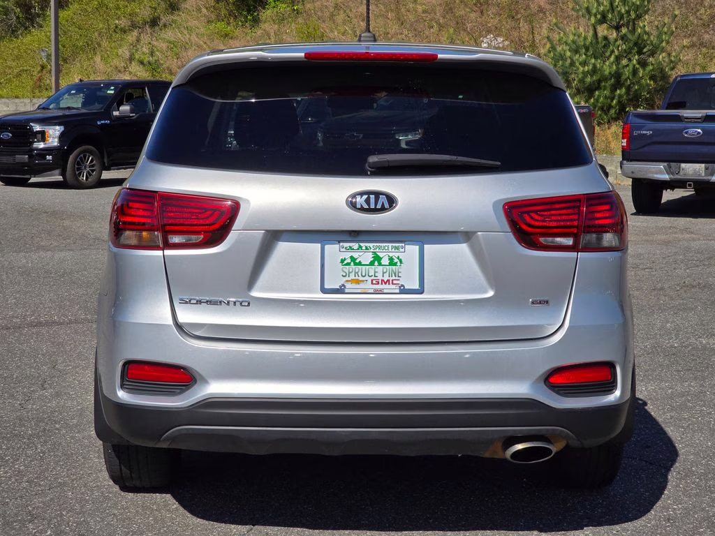 2019 Sparkling Silver Kia Sorento L FWD SUV