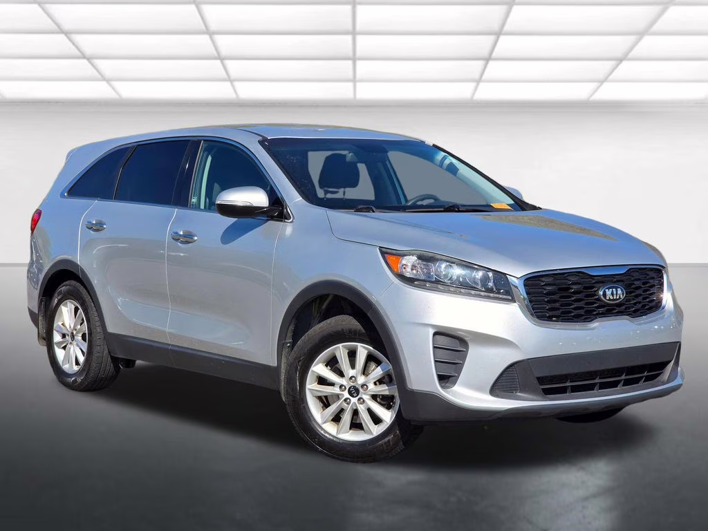 2019 Sparkling Silver Kia Sorento L FWD SUV