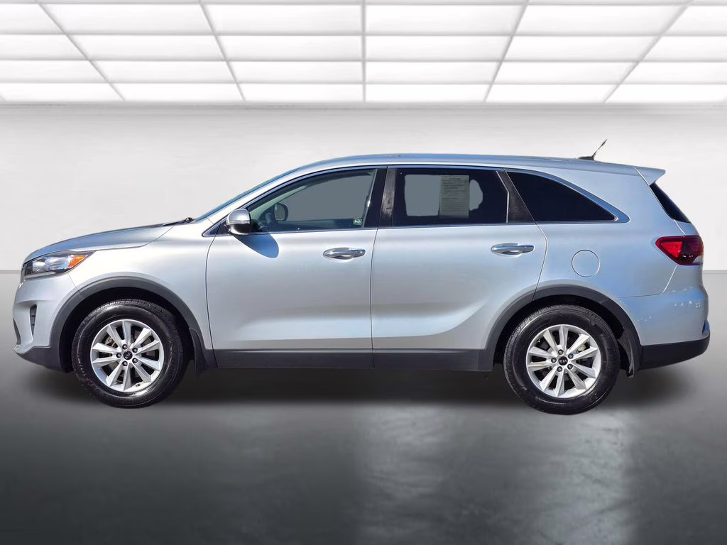 2019 Sparkling Silver Kia Sorento L FWD SUV