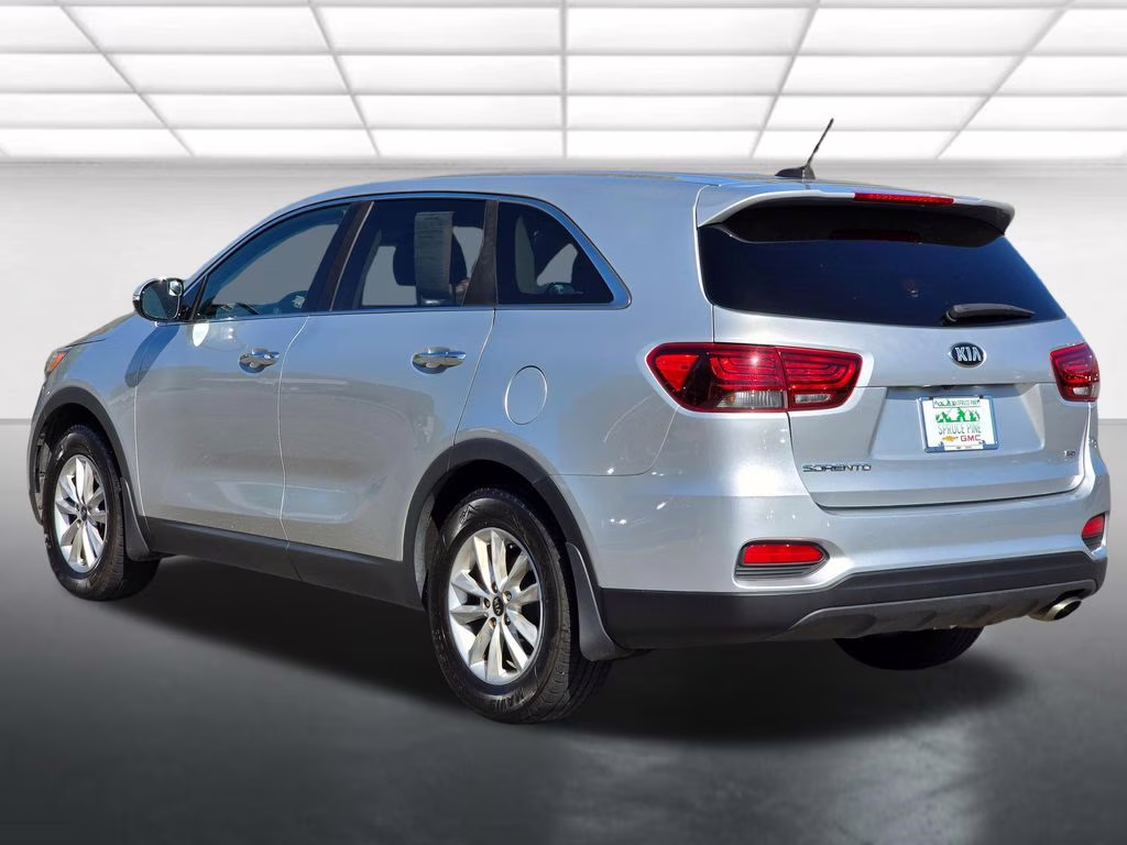 2019 Sparkling Silver Kia Sorento L FWD SUV