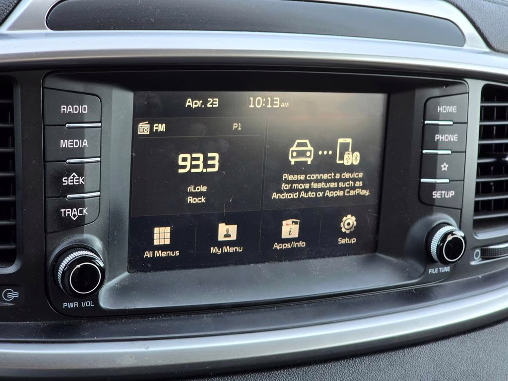 2019 Sparkling Silver Kia Sorento L FWD SUV