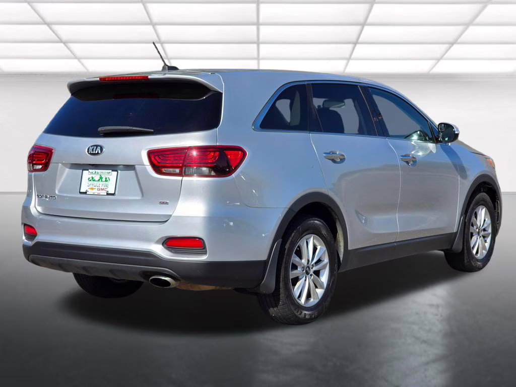 2019 Sparkling Silver Kia Sorento L FWD SUV
