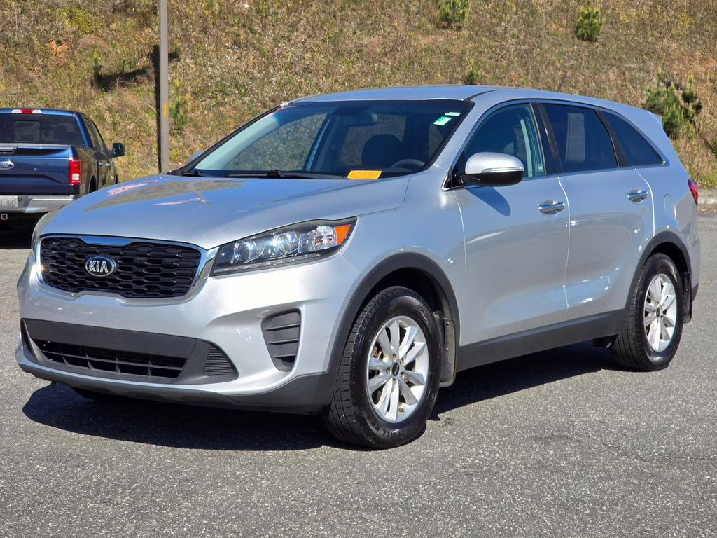 2019 Sparkling Silver Kia Sorento L FWD SUV