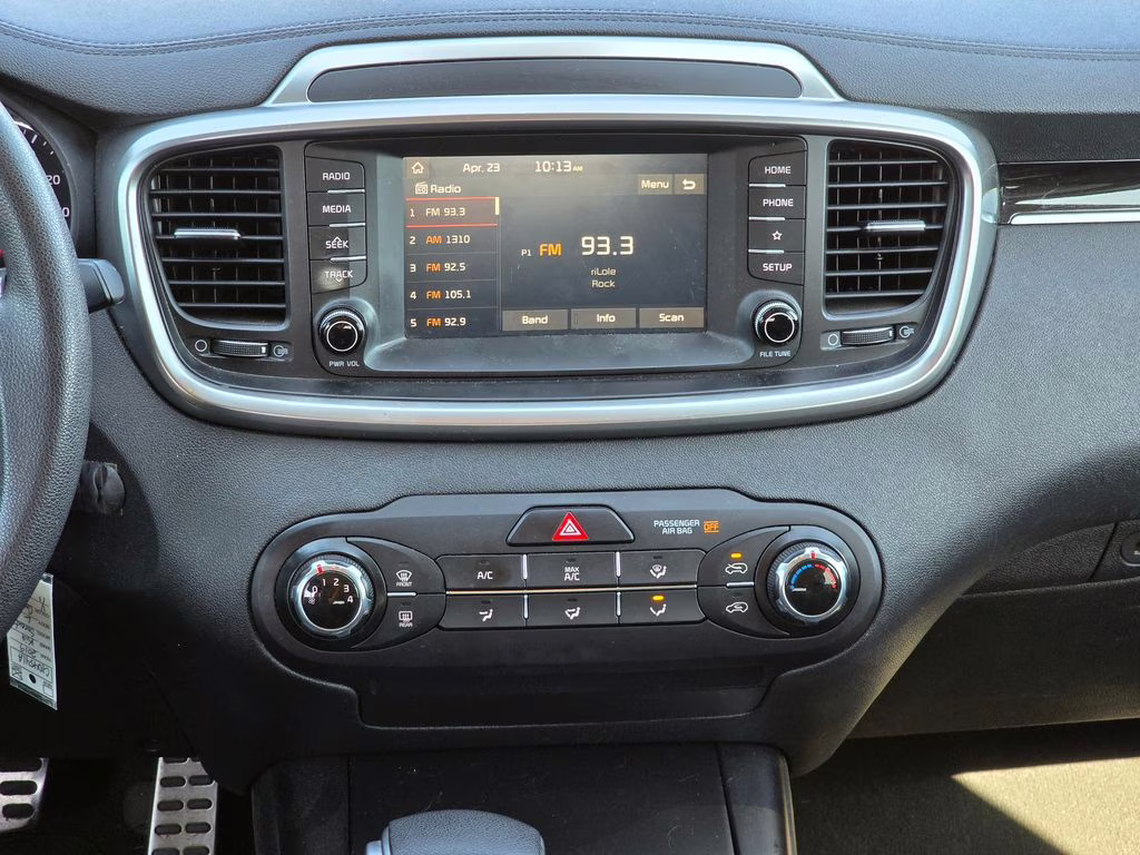 2019 Sparkling Silver Kia Sorento L FWD SUV