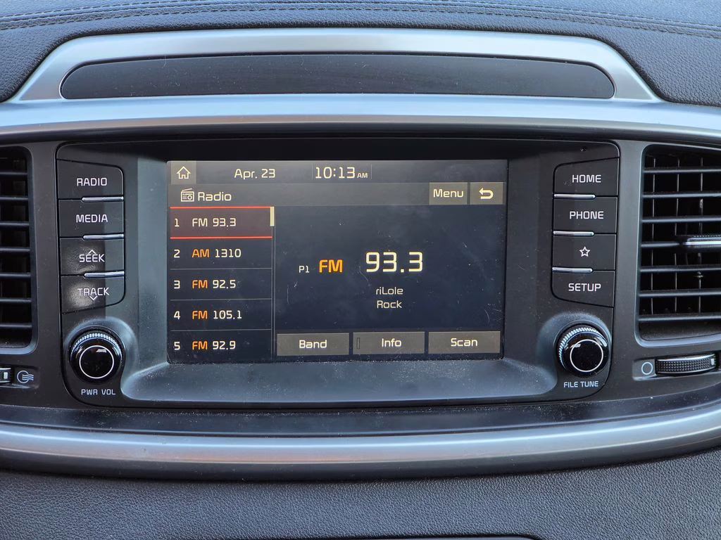 2019 Sparkling Silver Kia Sorento L FWD SUV