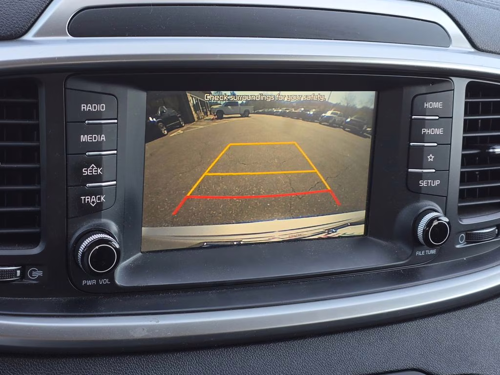 2019 Sparkling Silver Kia Sorento L FWD SUV