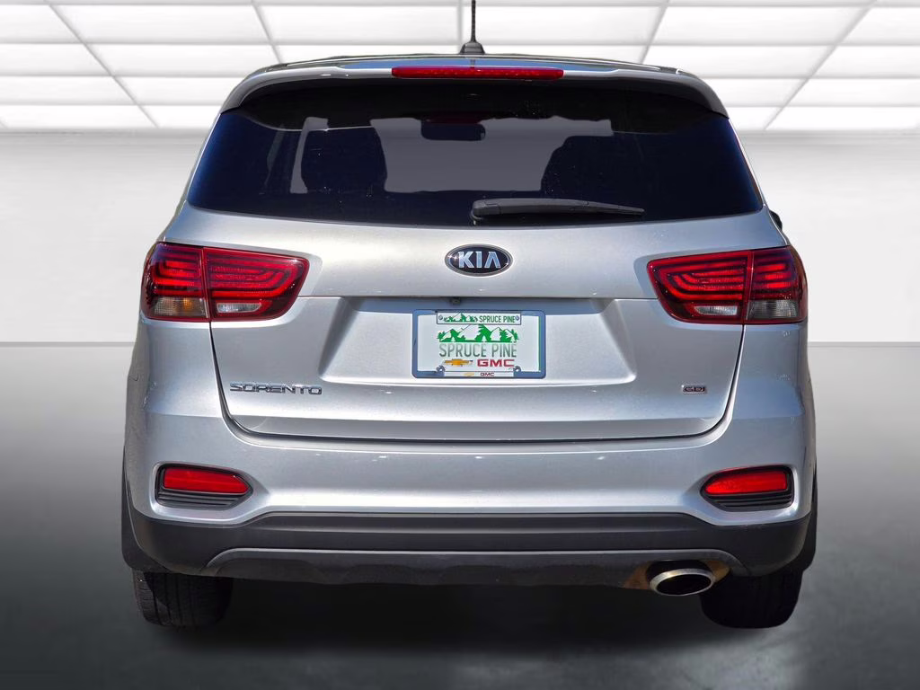 2019 Sparkling Silver Kia Sorento L FWD SUV