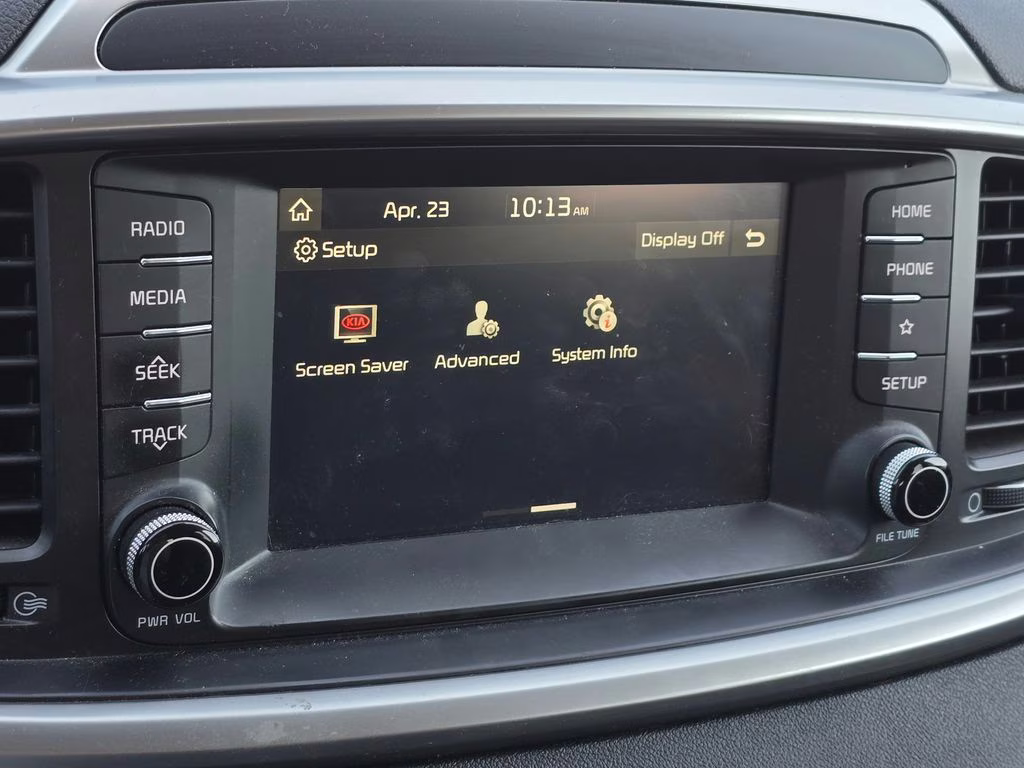 2019 Sparkling Silver Kia Sorento L FWD SUV