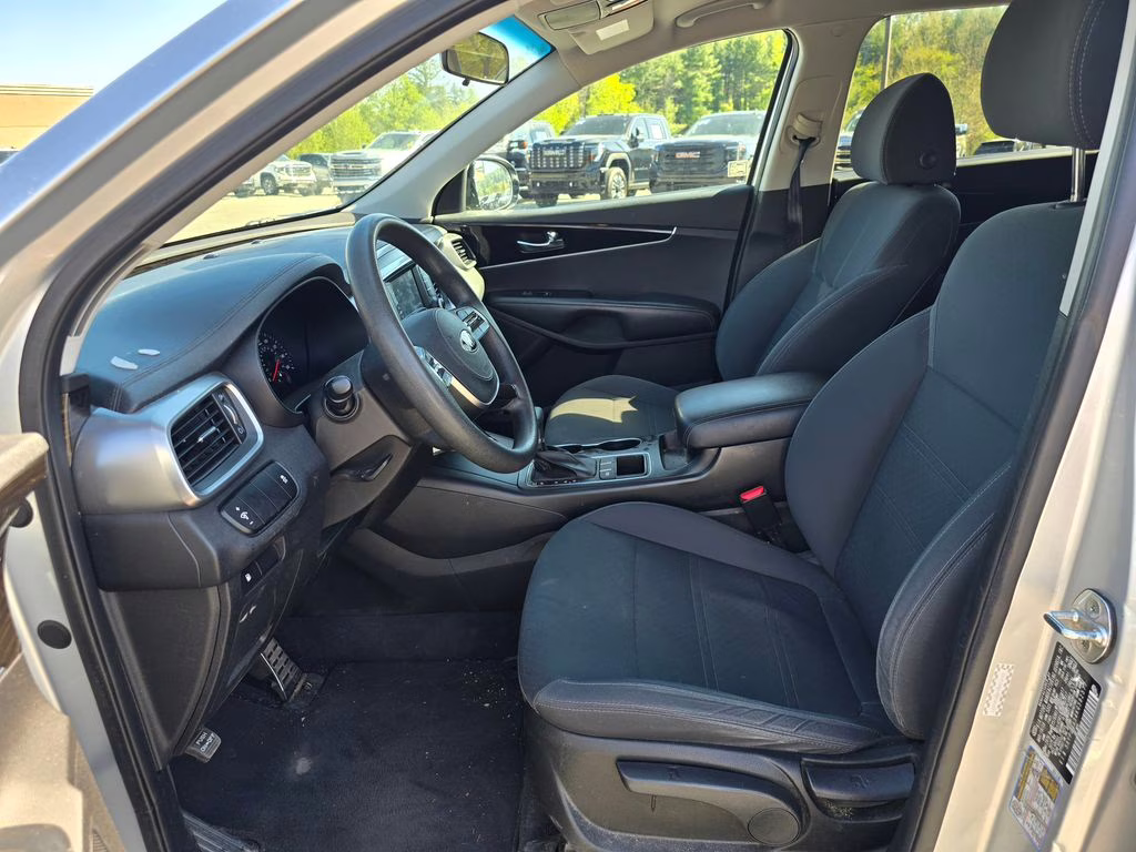 2019 Sparkling Silver Kia Sorento L FWD SUV