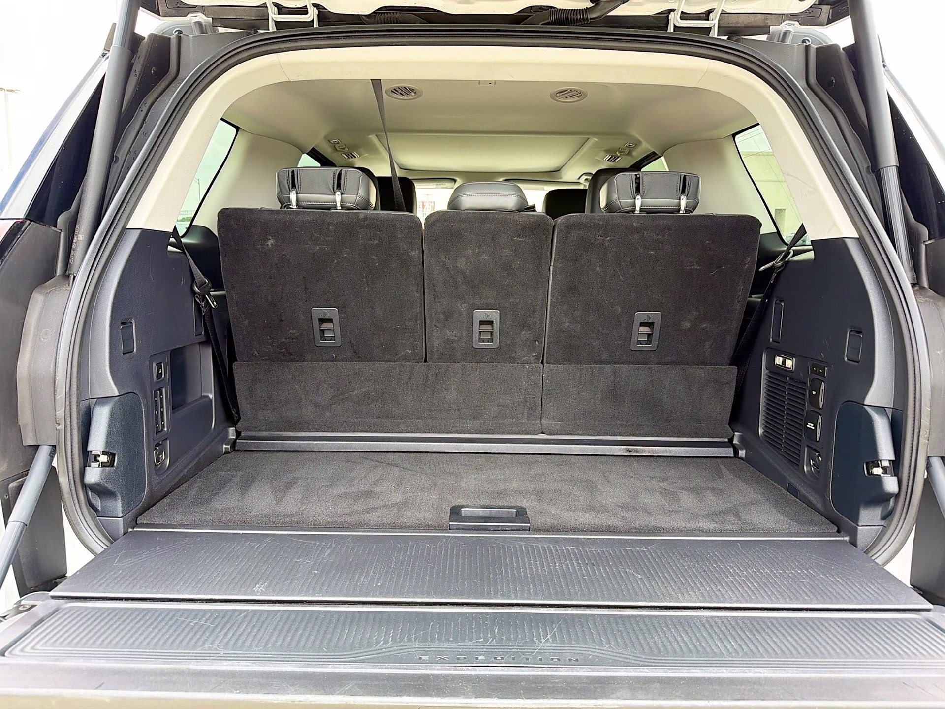 2025 Oxford White Ford Expedition Active 4X4 SUV
