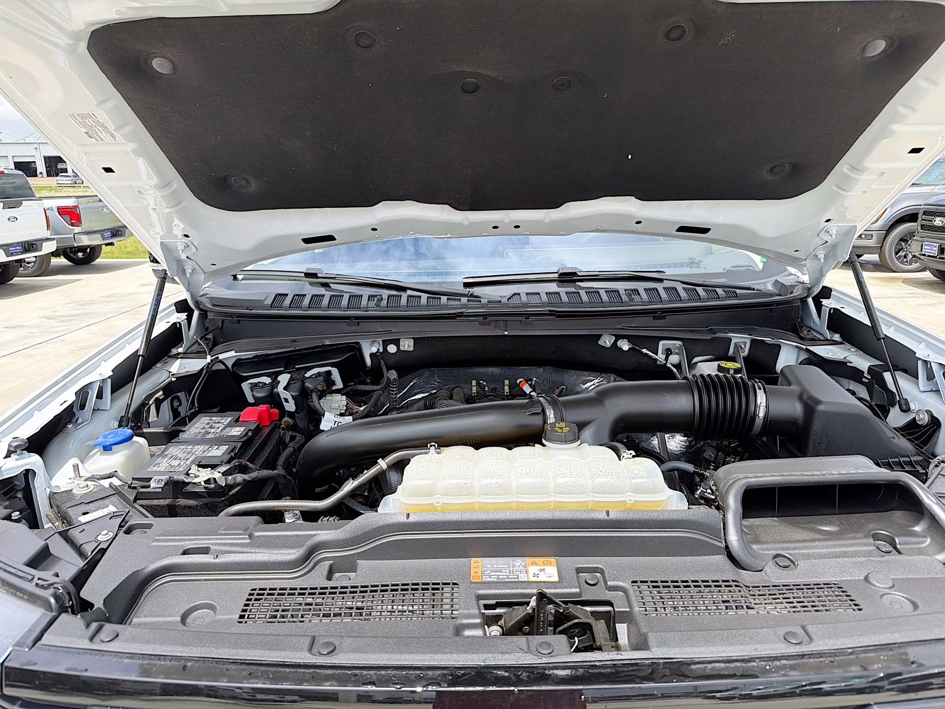2025 Oxford White Ford Expedition Active 4X4 SUV
