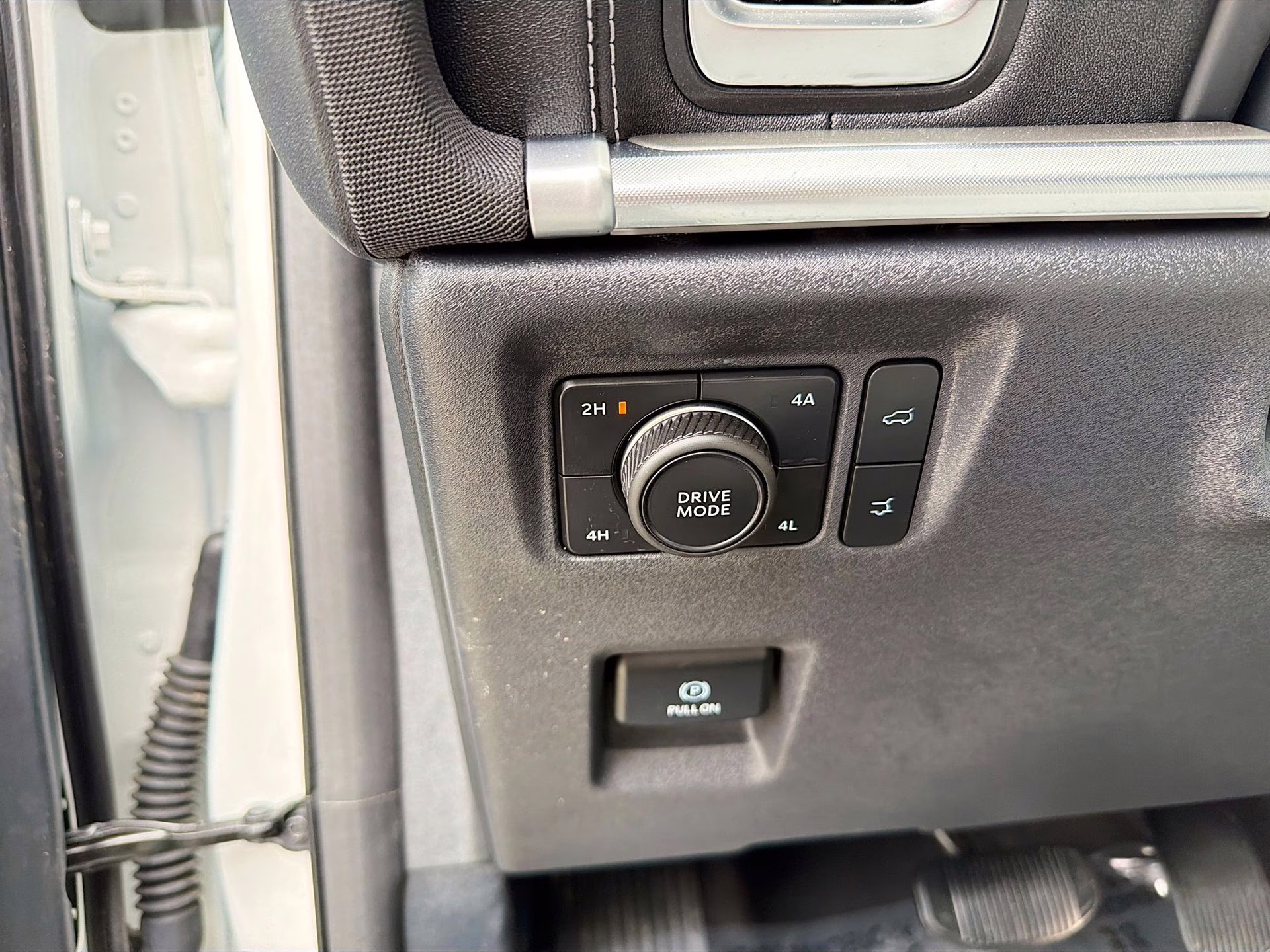 2025 Star White Metallic Tri-Coat Ford Expedition Platinum 4X4 SUV