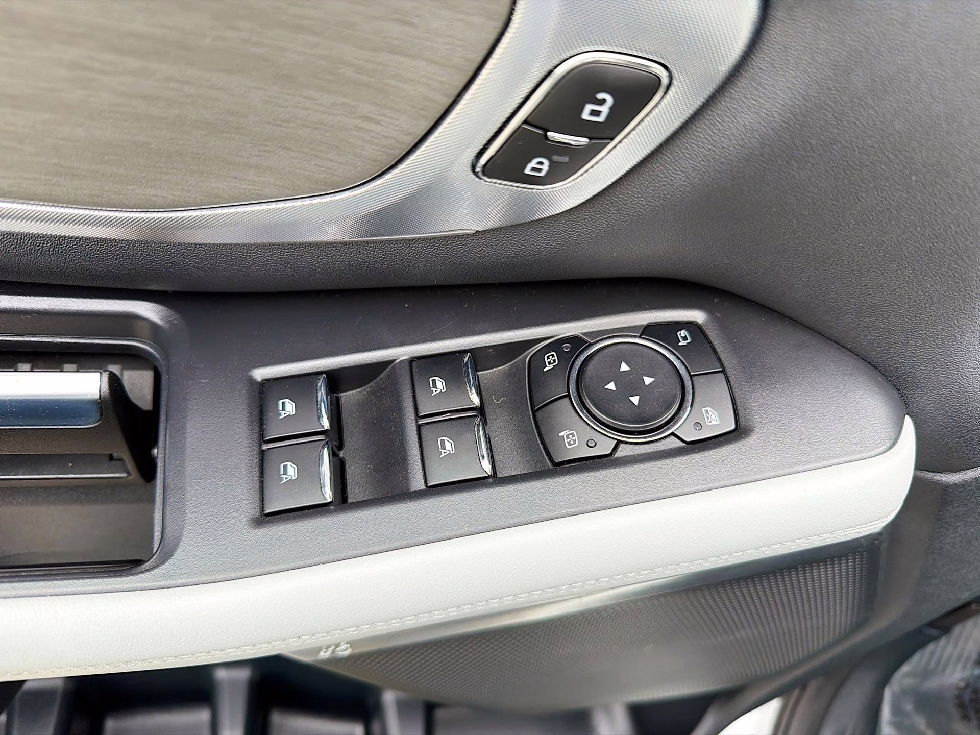 2025 Star White Metallic Tri-Coat Ford Expedition Platinum 4X4 SUV