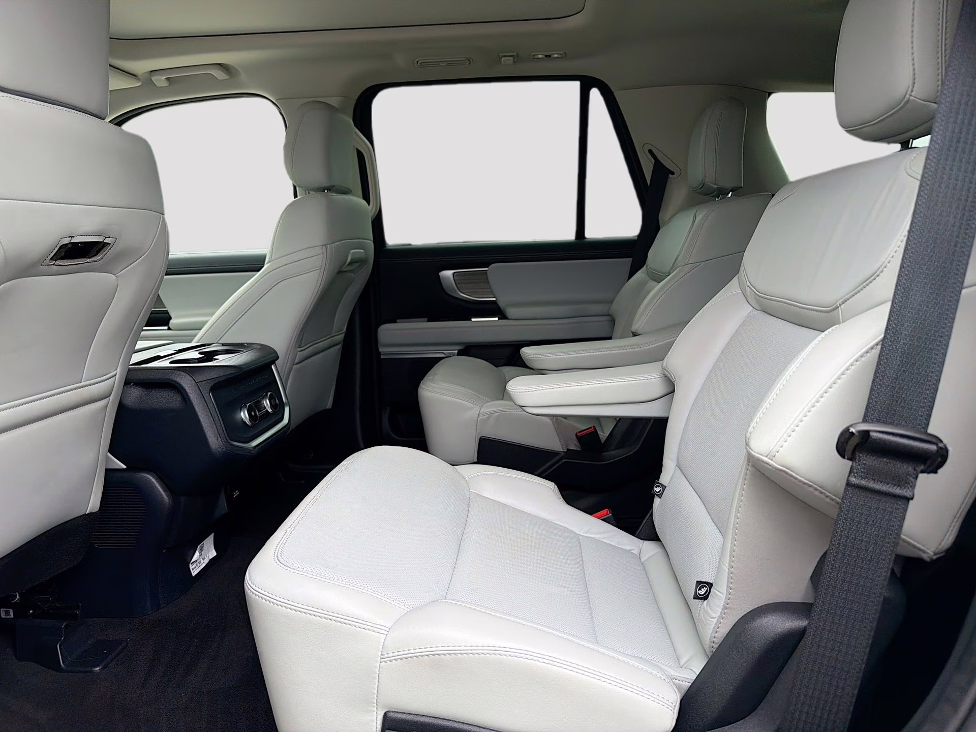 2025 Star White Metallic Tri-Coat Ford Expedition Platinum 4X4 SUV