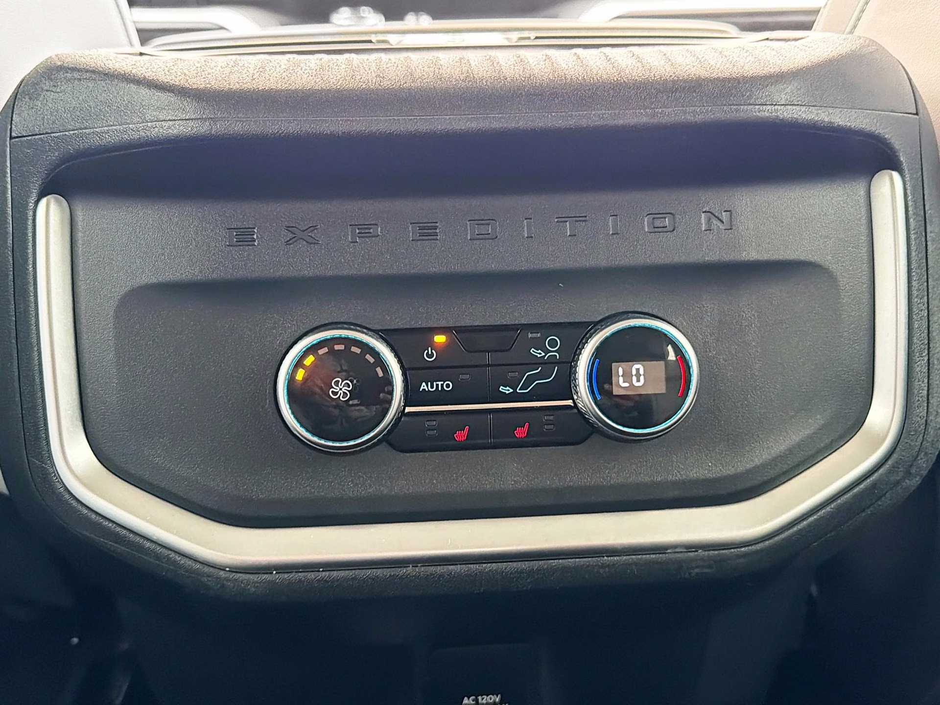 2025 Star White Metallic Tri-Coat Ford Expedition Platinum 4X4 SUV