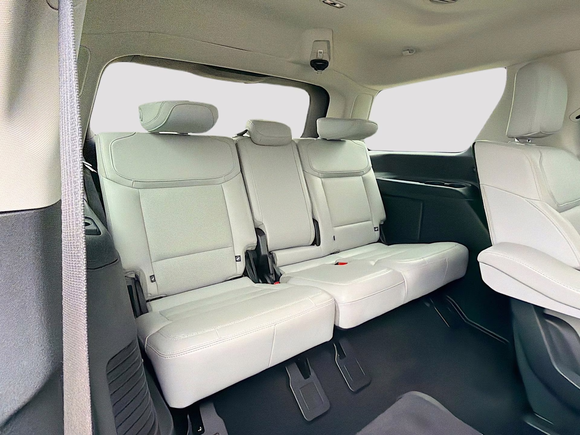 2025 Star White Metallic Tri-Coat Ford Expedition Platinum 4X4 SUV