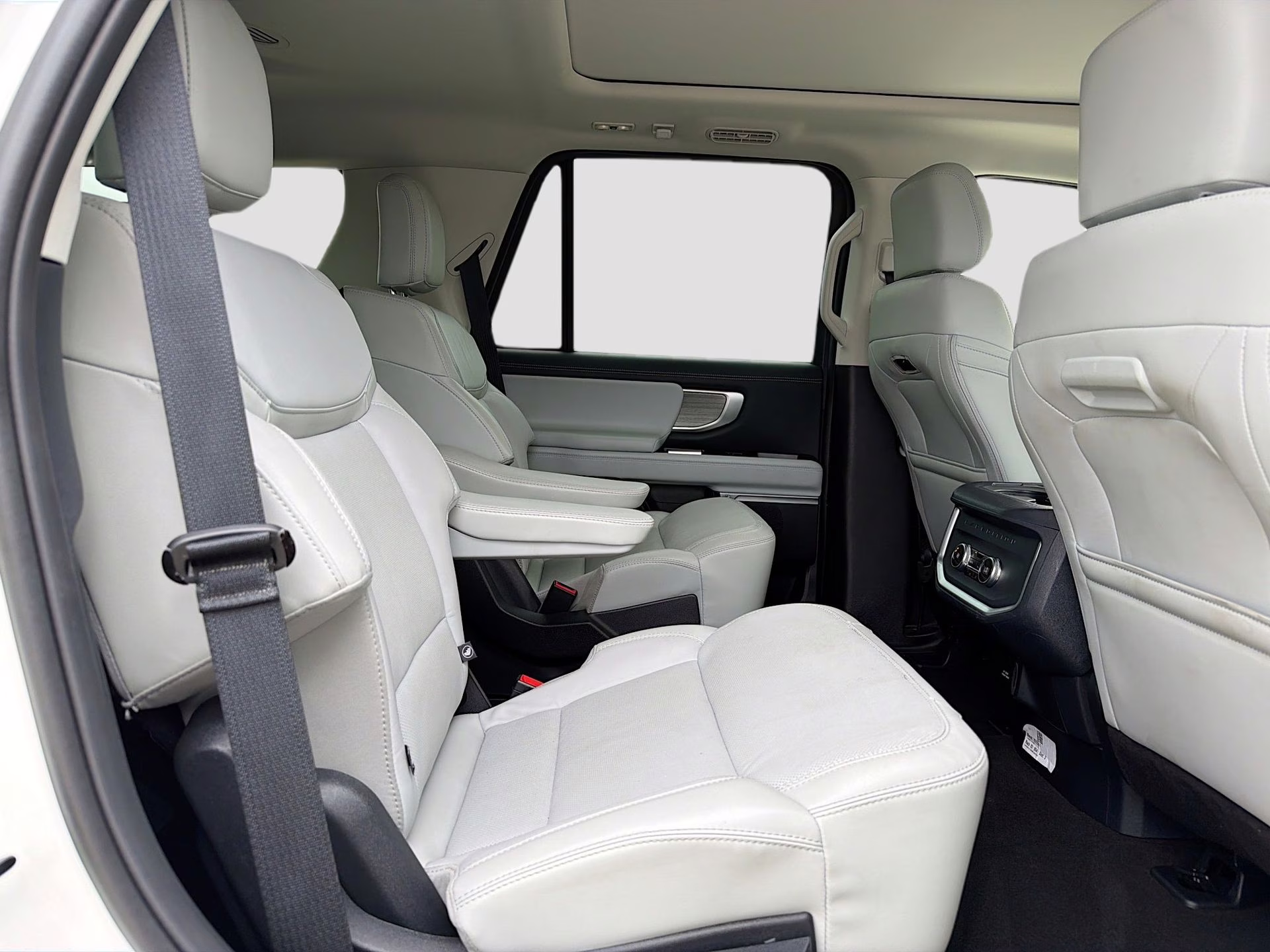 2025 Star White Metallic Tri-Coat Ford Expedition Platinum 4X4 SUV