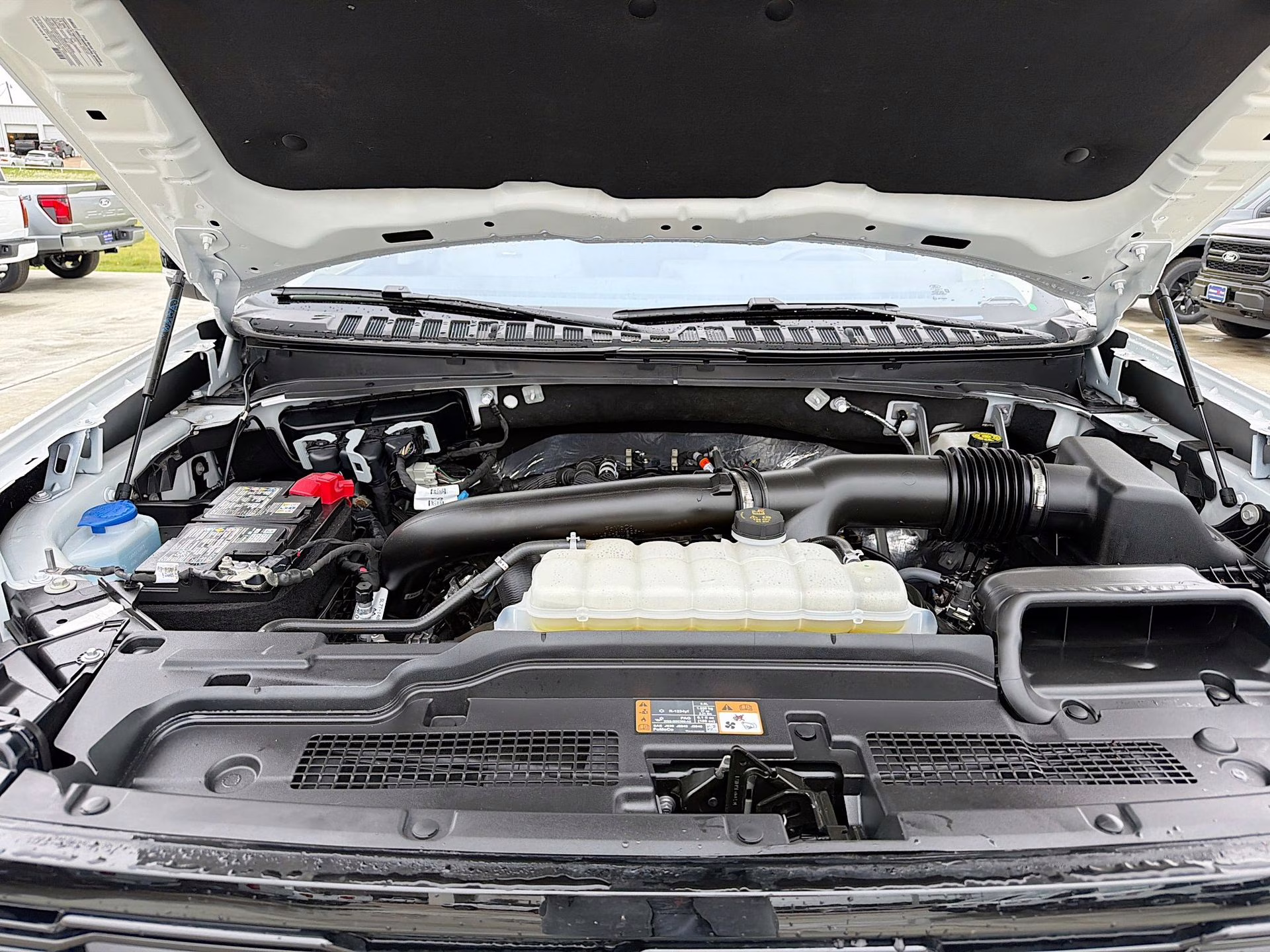 2025 Star White Metallic Tri-Coat Ford Expedition Platinum 4X4 SUV