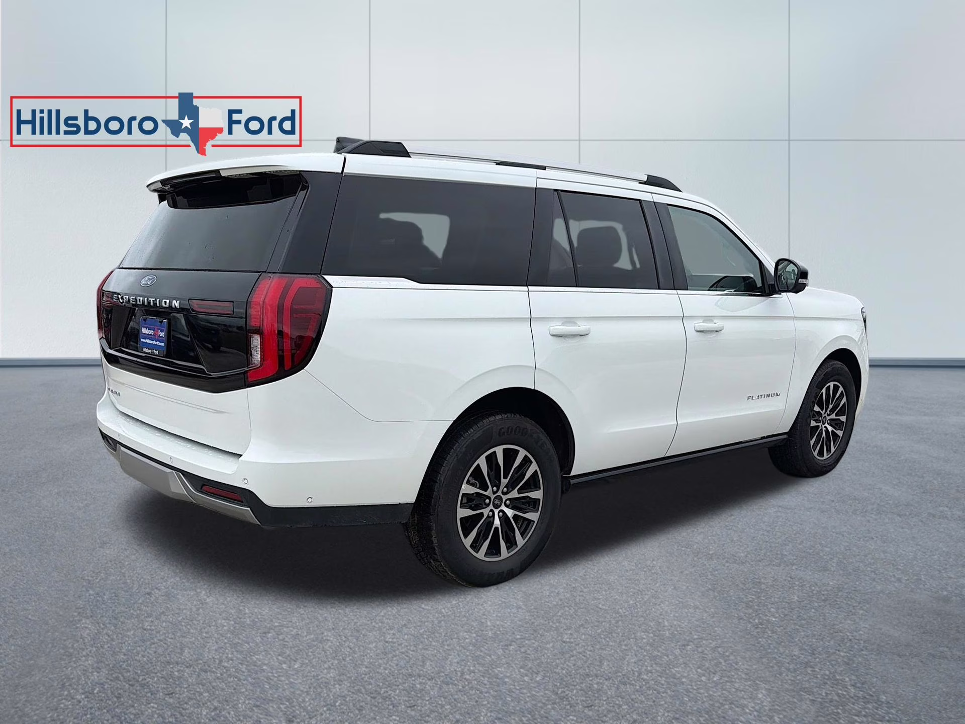 2025 Star White Metallic Tri-Coat Ford Expedition Platinum 4X4 SUV