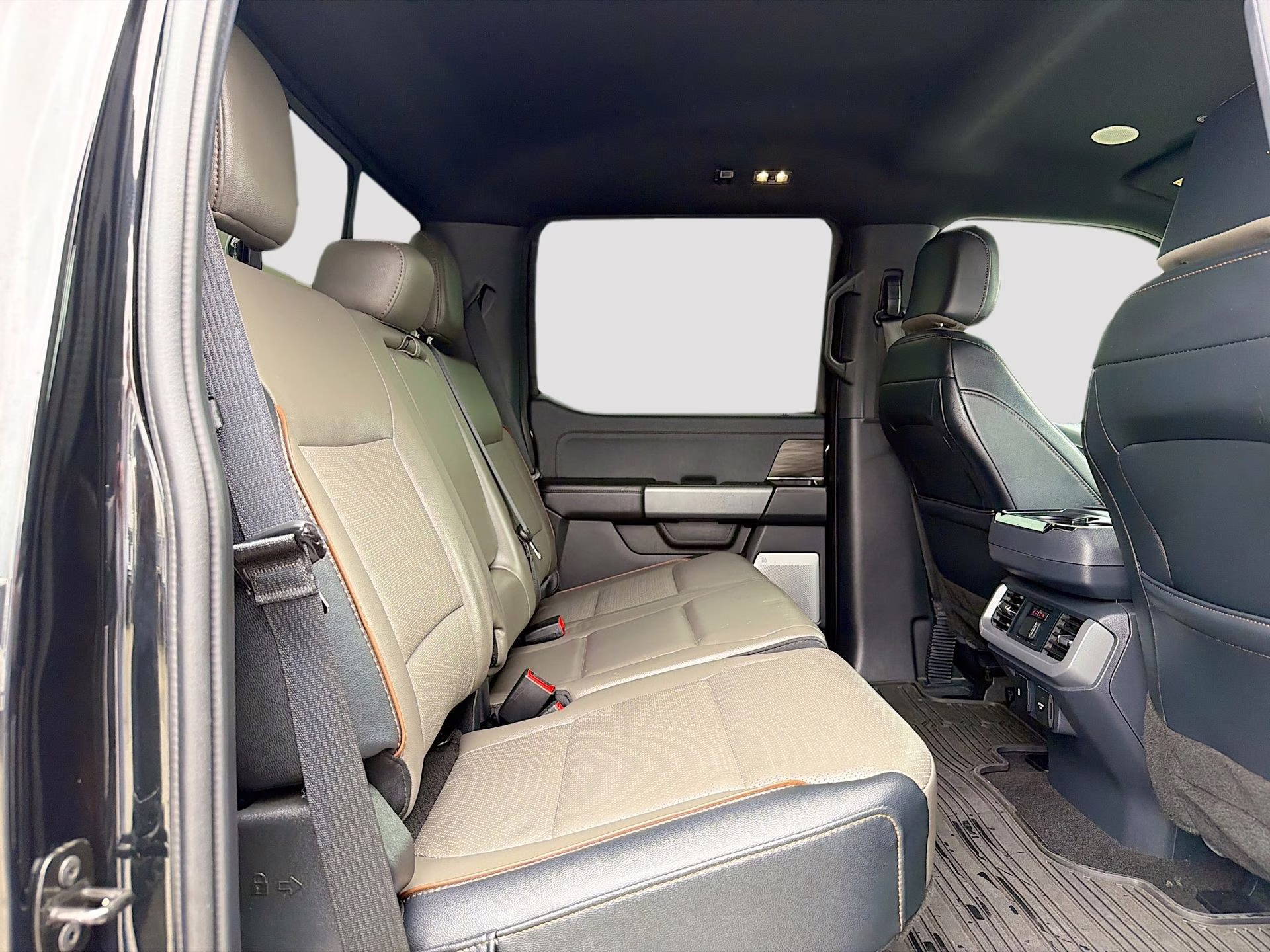 2024 Agate Black Metallic Ford F-150 Lariat 4X4 Truck