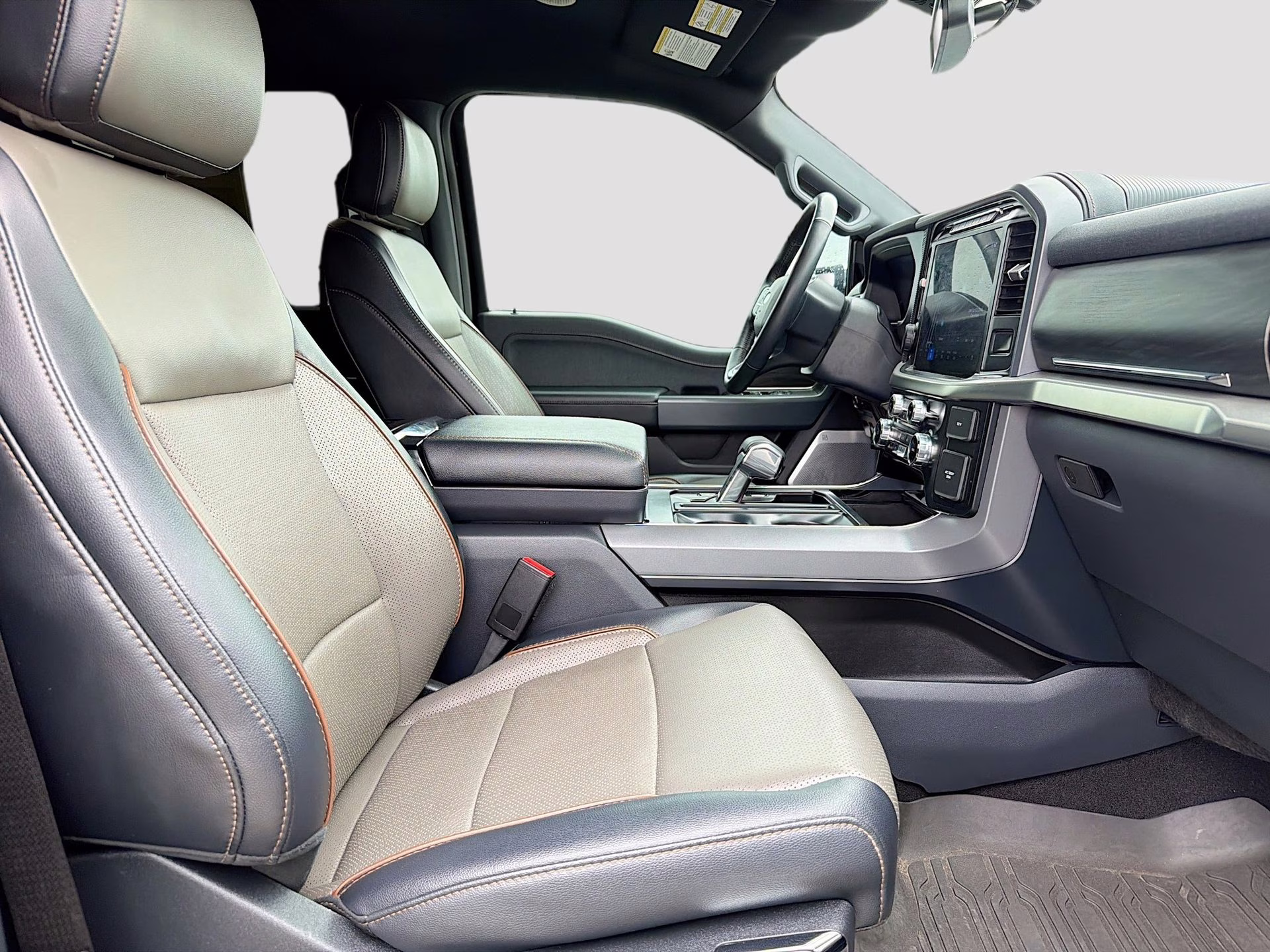 2024 Agate Black Metallic Ford F-150 Lariat 4X4 Truck