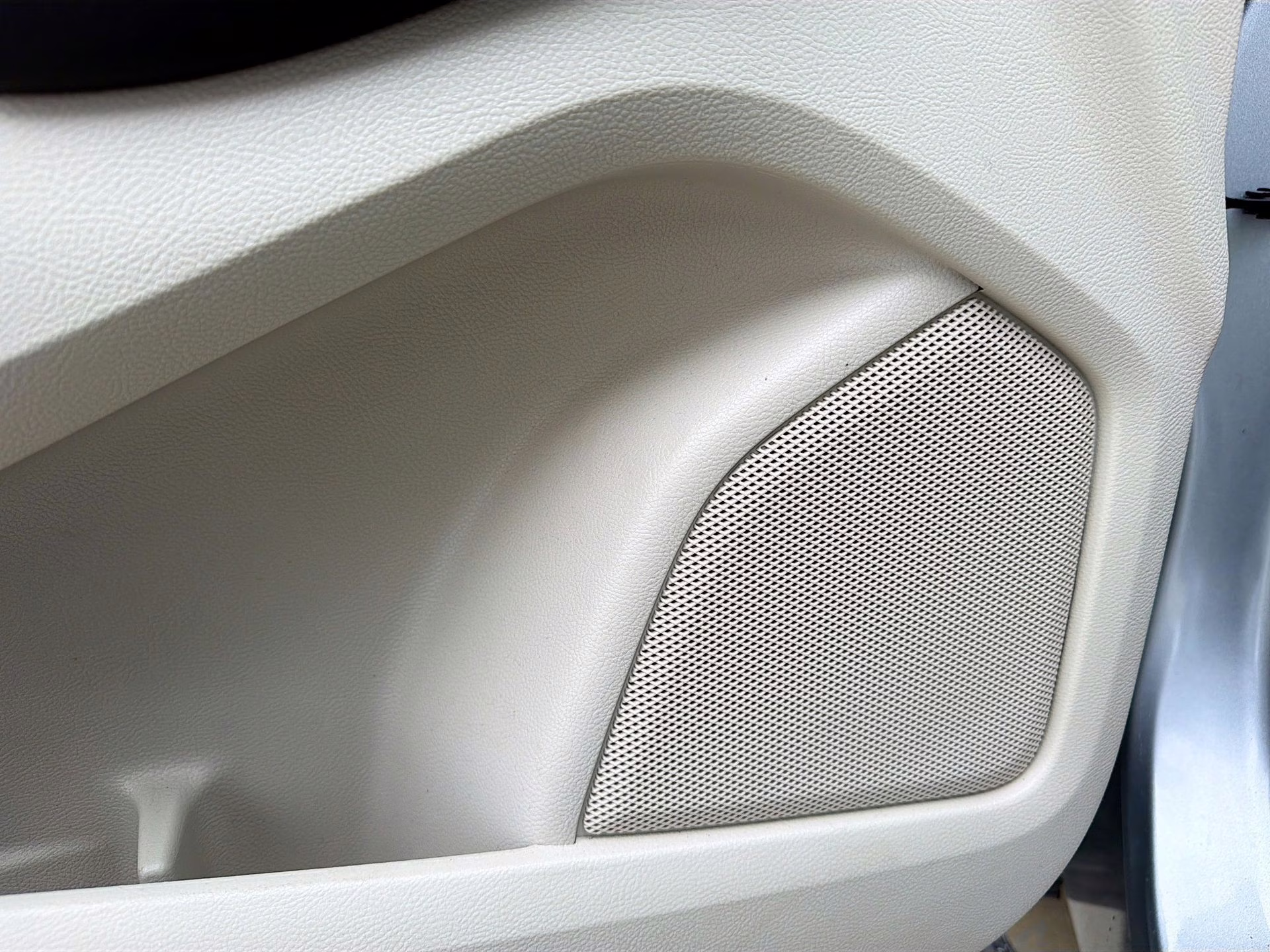 2023 Iconic Silver Metallic Ford Edge Titanium AWD SUV