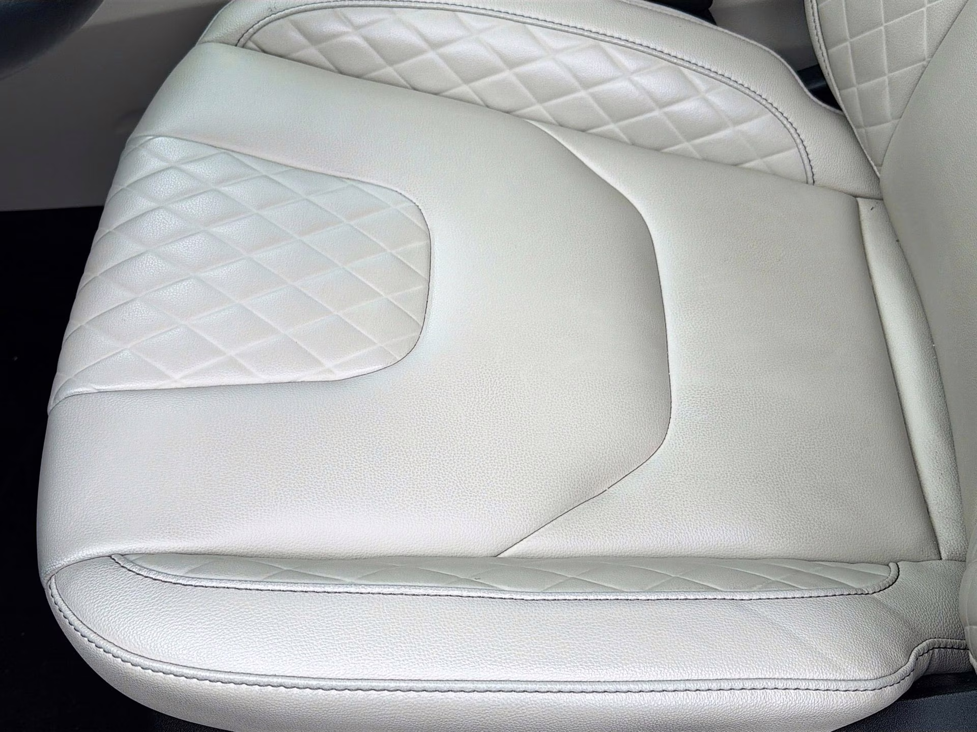 2023 Iconic Silver Metallic Ford Edge Titanium AWD SUV