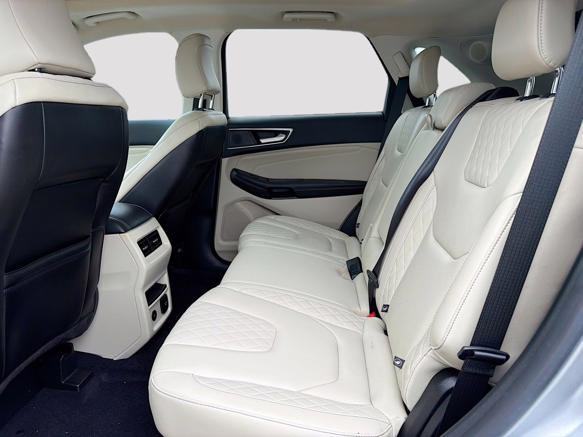 2023 Iconic Silver Metallic Ford Edge Titanium AWD SUV