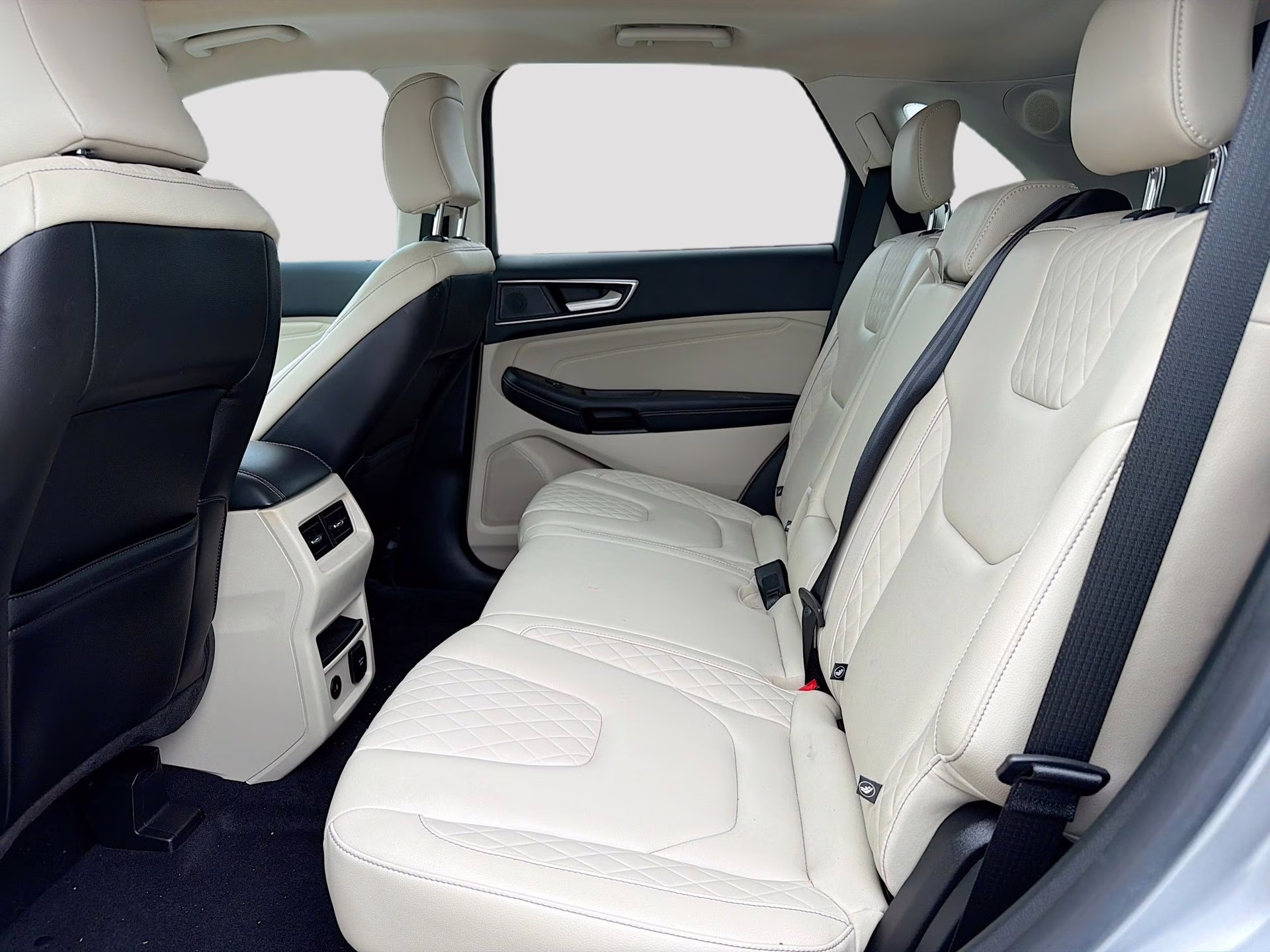 2023 Iconic Silver Metallic Ford Edge Titanium AWD SUV