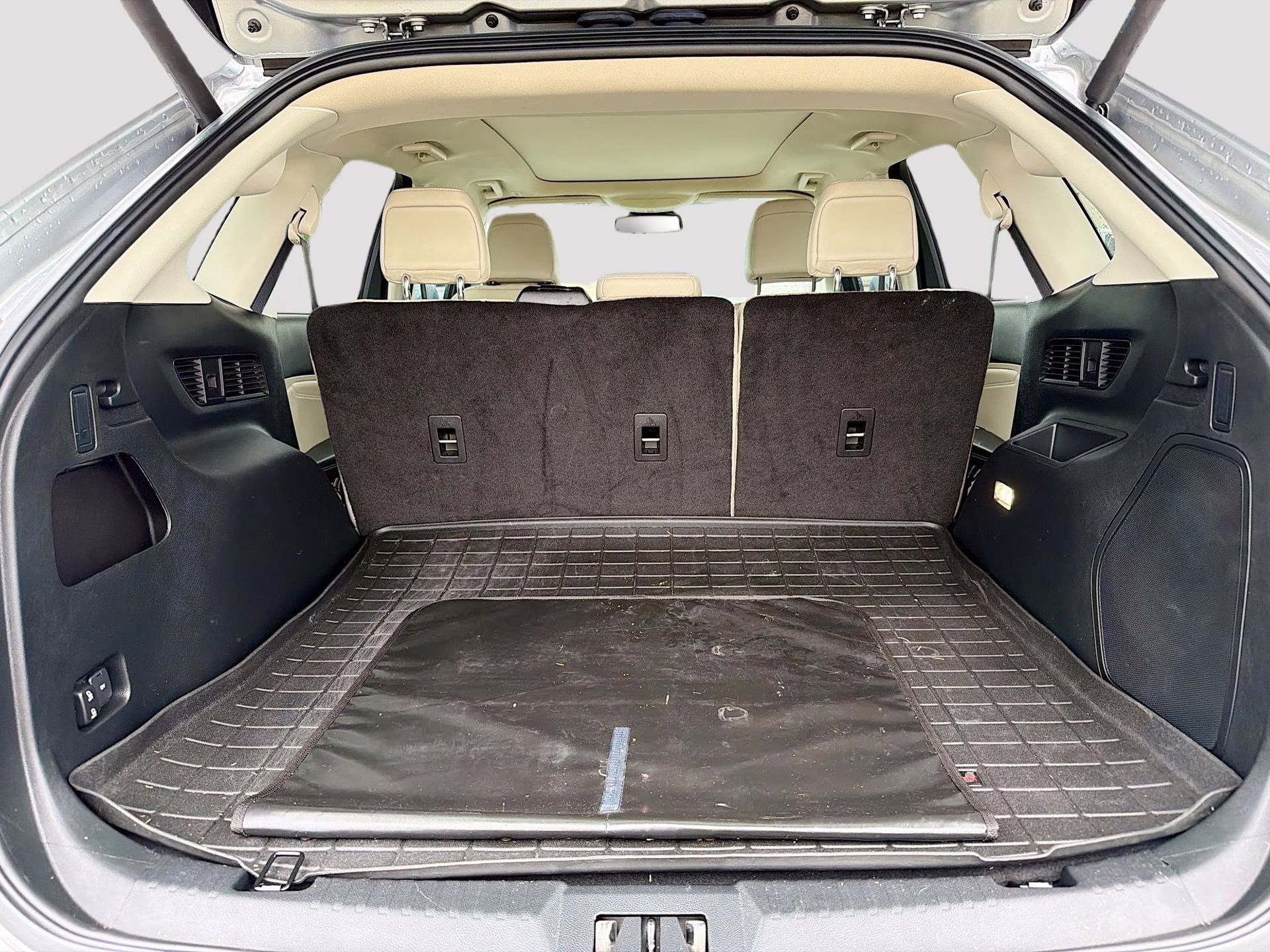 2023 Iconic Silver Metallic Ford Edge Titanium AWD SUV