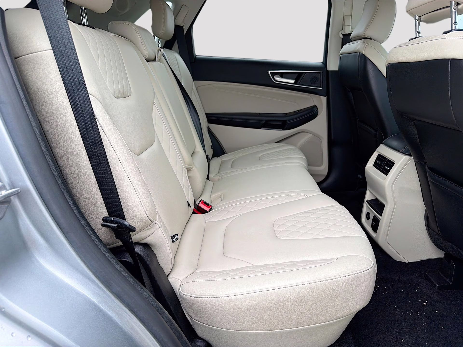 2023 Iconic Silver Metallic Ford Edge Titanium AWD SUV