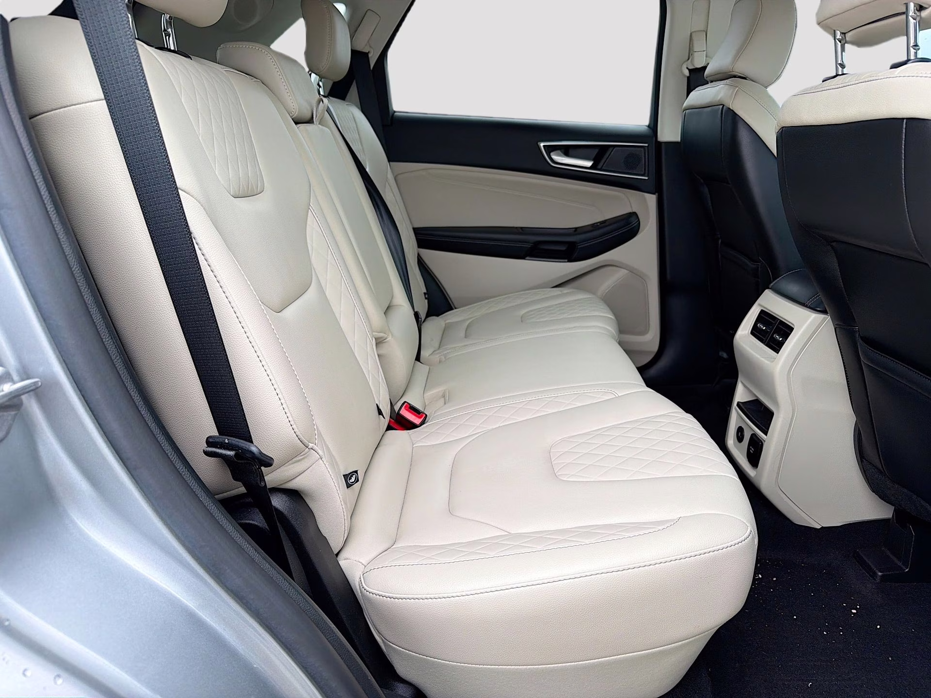 2023 Iconic Silver Metallic Ford Edge Titanium AWD SUV