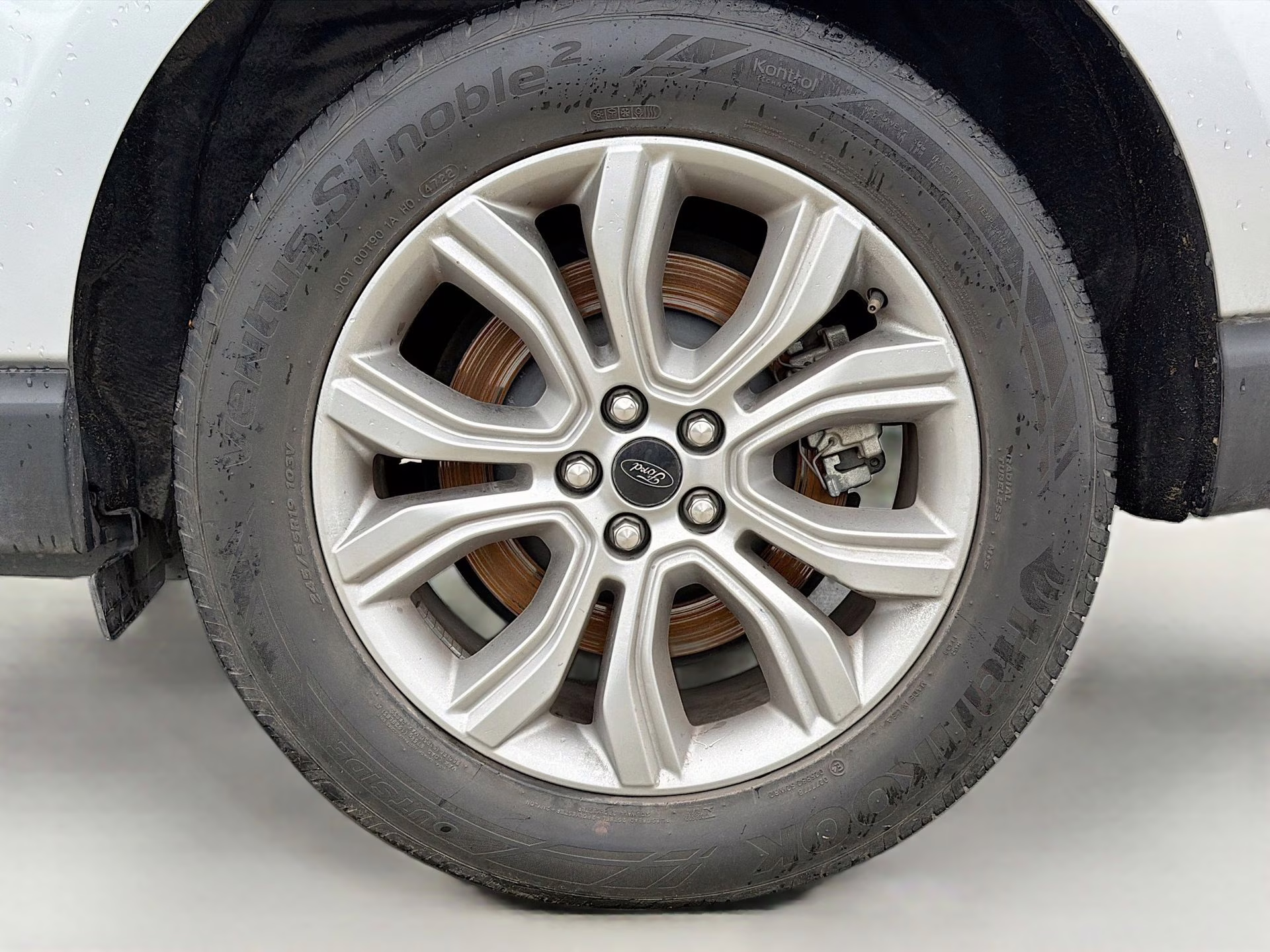 2023 Iconic Silver Metallic Ford Edge Titanium AWD SUV