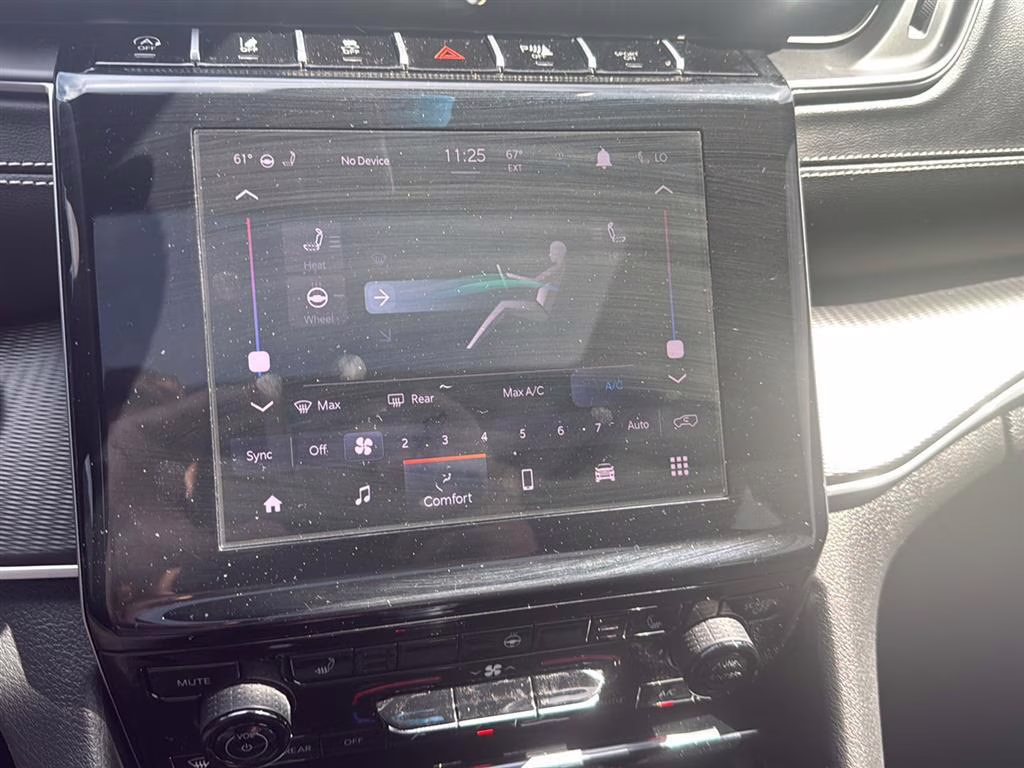 2024 Bright White Clearcoat Jeep Grand Cherokee Altitude X 4X4 SUV