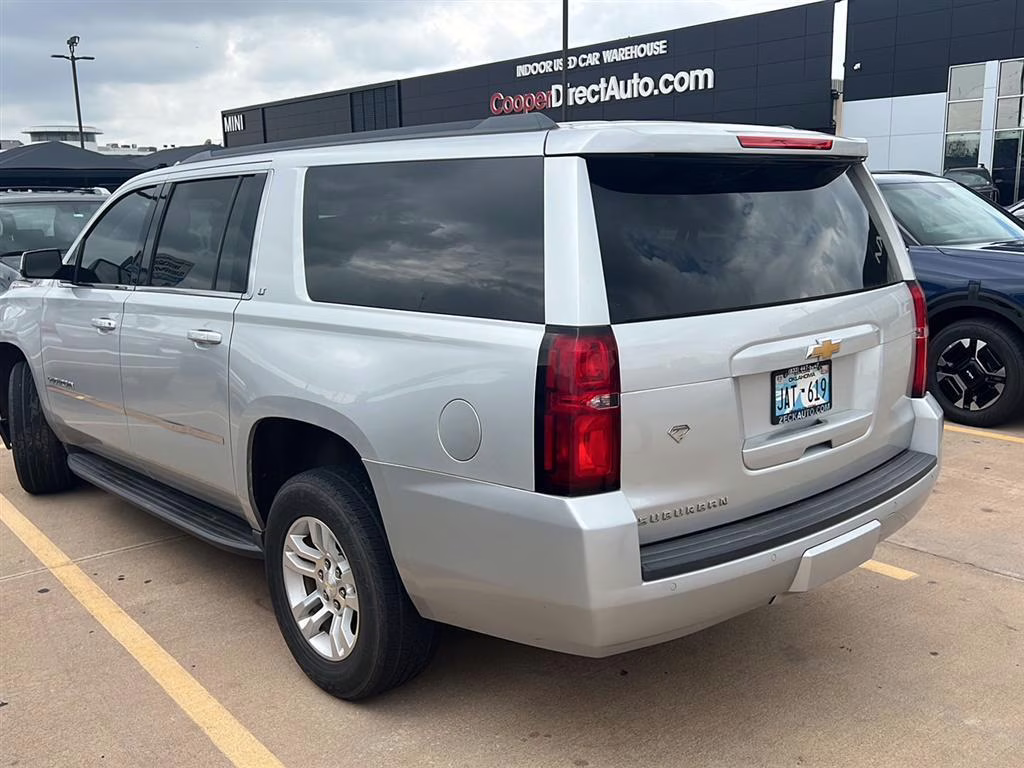 2017 Silver Ice Metallic Chevrolet Suburban LT RWD SUV