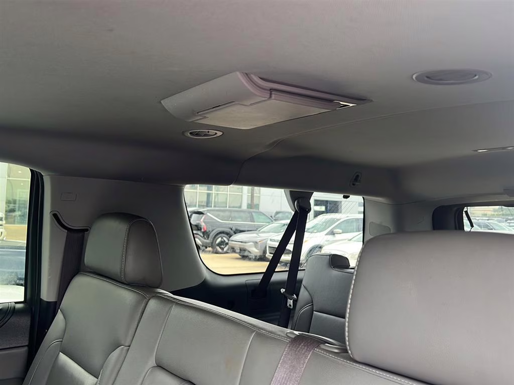 2017 Silver Ice Metallic Chevrolet Suburban LT RWD SUV