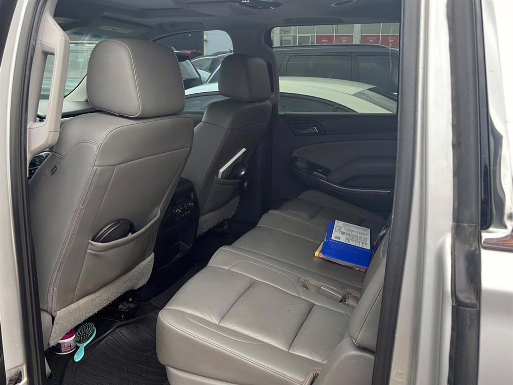 2017 Silver Ice Metallic Chevrolet Suburban LT RWD SUV