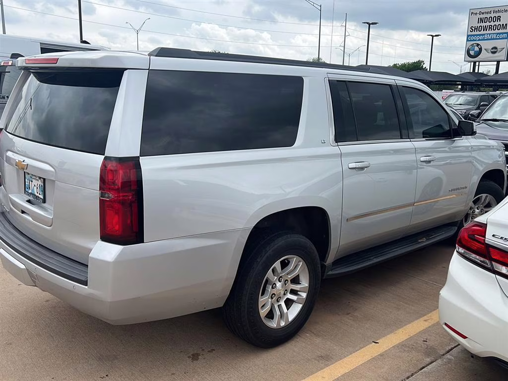 2017 Silver Ice Metallic Chevrolet Suburban LT RWD SUV