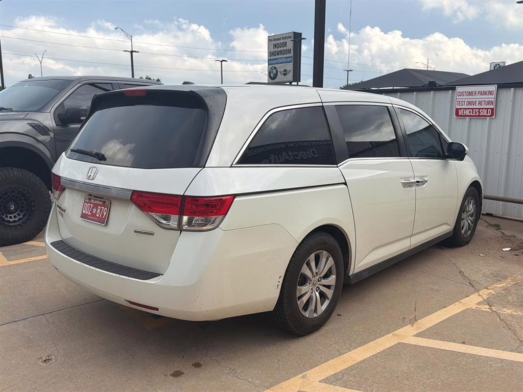 2016 White Diamond Pearl Honda Odyssey SE FWD Van