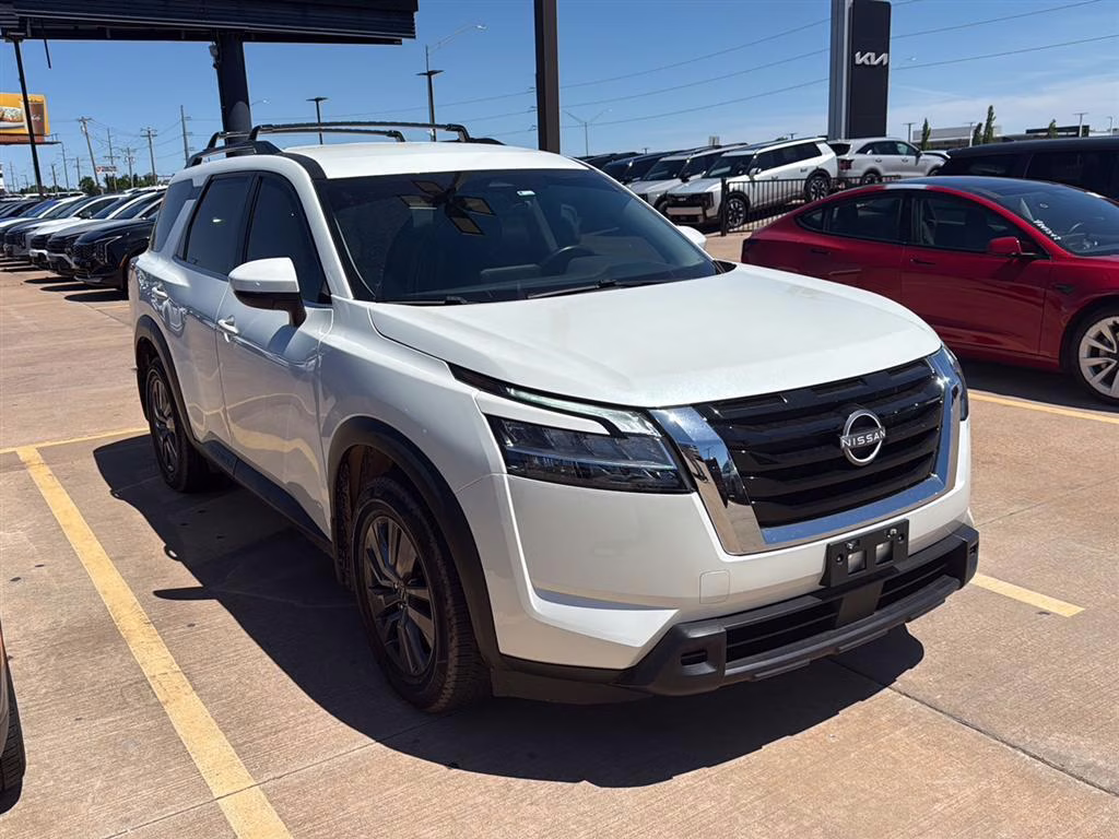 2022 Pearl White Tricoat Nissan Pathfinder SV 4X4 SUV